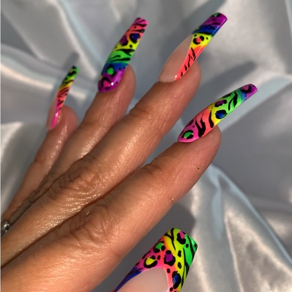 Lisa Frank Inspired Custom Luxury Press Ons - Picture 4 of 6